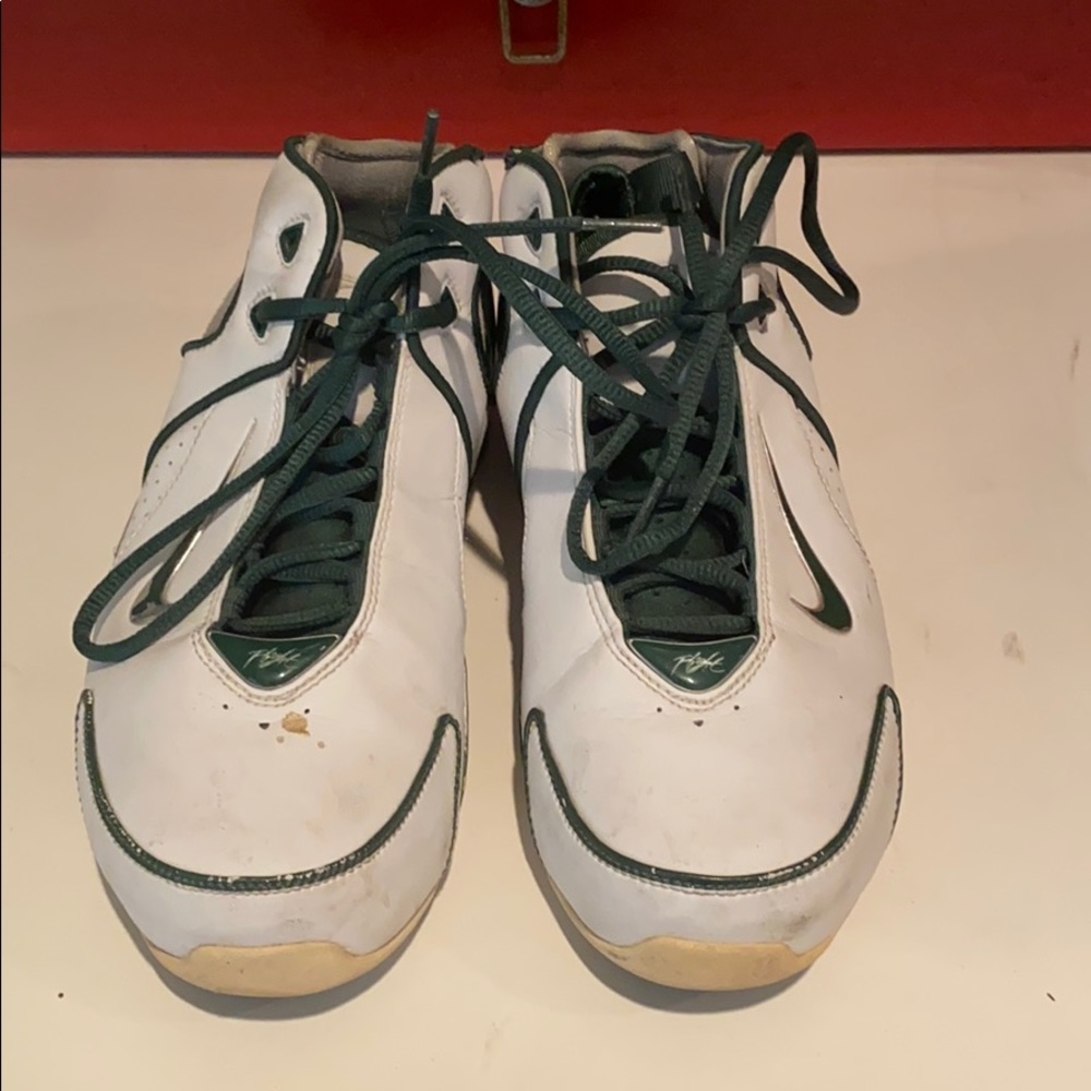 Vintage Womens White and Green Nike Zoom Air sneakers Size 6.5🏀👟⛹️‍♀️💚🤍⛹️👞